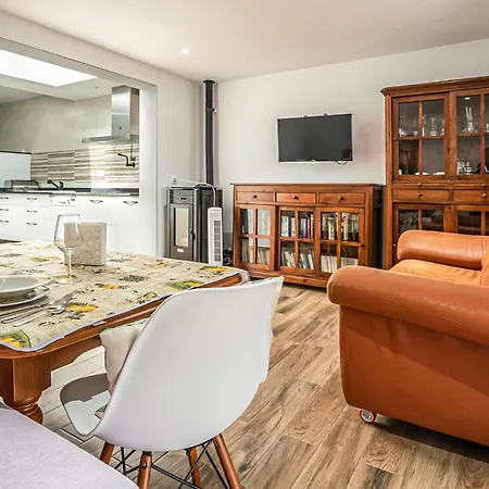 Holiday home Amazing In With 2 Bedrooms And Wifi *